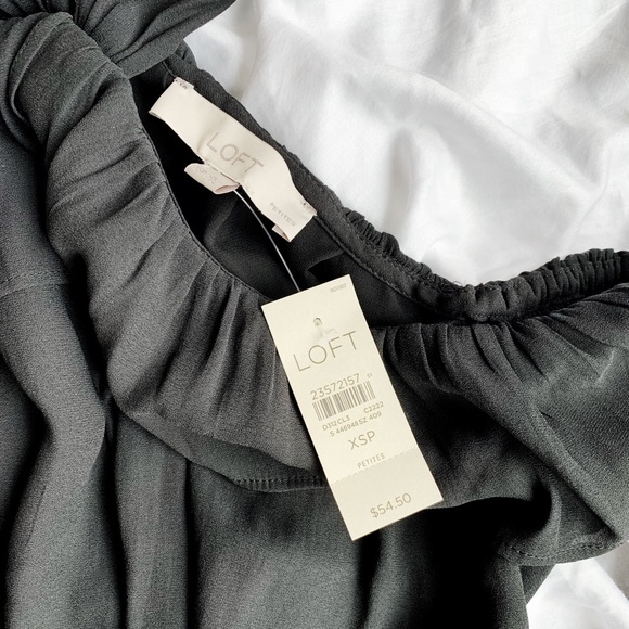 HOST PICK🌟🌟 LOFT Flowy Cold Shoulder Blouse NWT - Picture 5 of 8